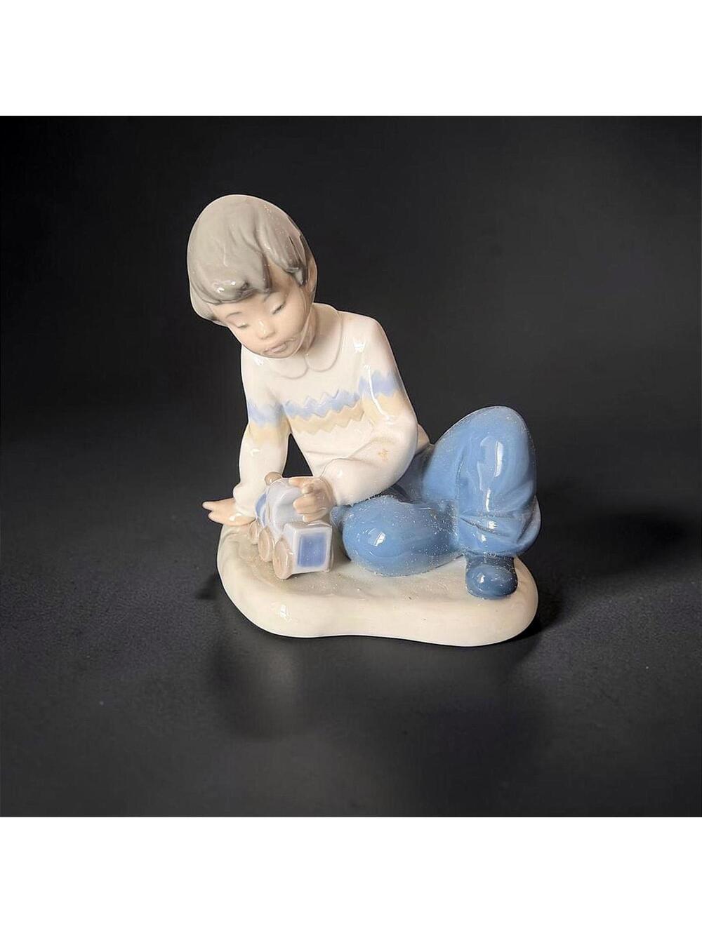 NAO Lladro Boy with Train Figurine #1052 Spain Porcelain4.5in - 10205